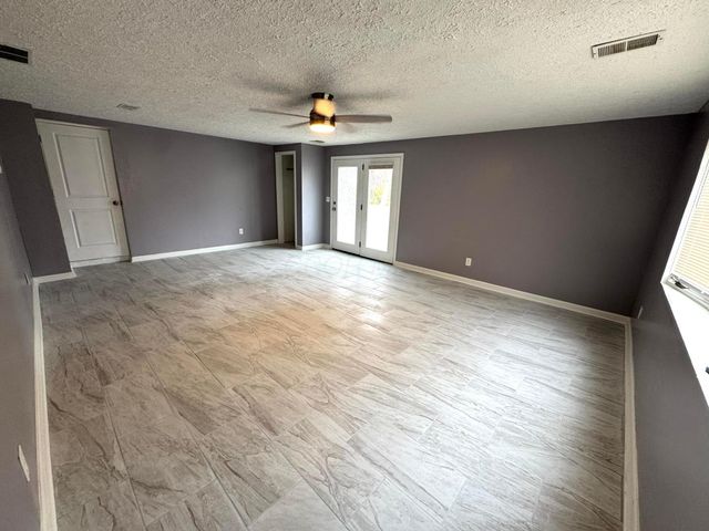 6156 Roselawn Avenue, Columbus, OH 43232