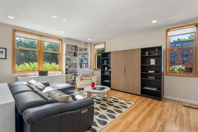 218 Thorndike Street 108B, Cambridge, MA 02141
