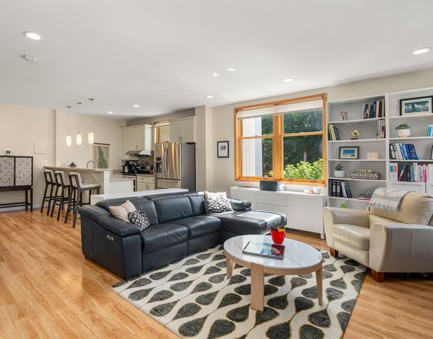 218 Thorndike Street 108B, Cambridge, MA 02141