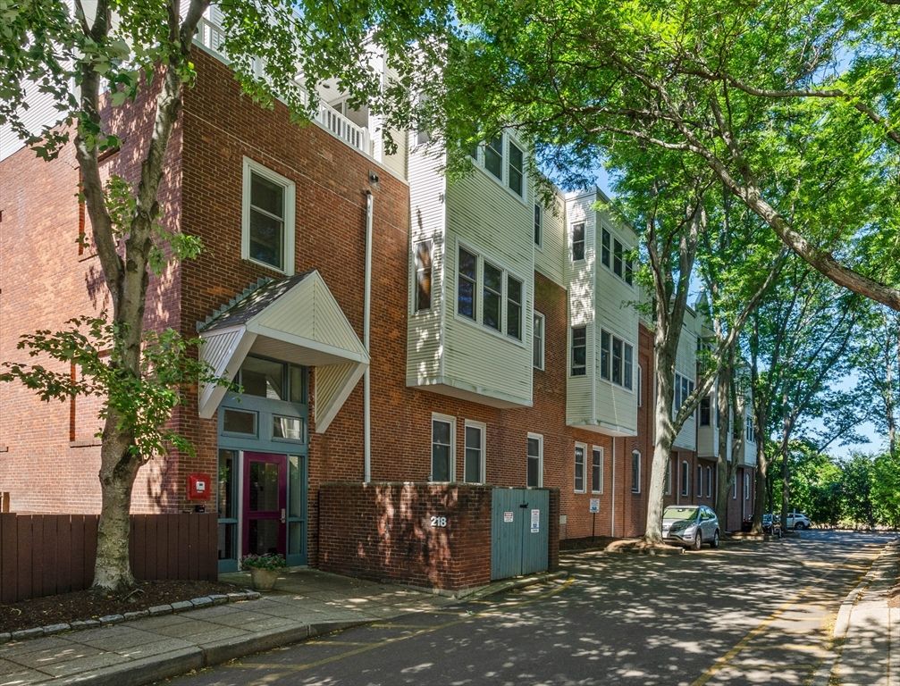 218 Thorndike Street 108B, Cambridge, MA 02141