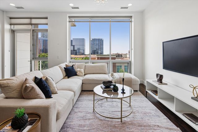 1124 W Adams Street 5E, Chicago, IL 60607