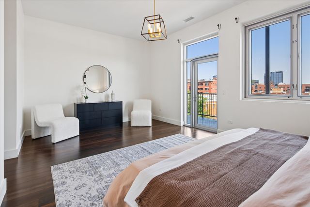1124 W Adams Street 5E, Chicago, IL 60607