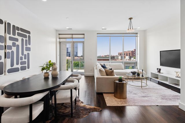 1124 W Adams Street 5E, Chicago, IL 60607