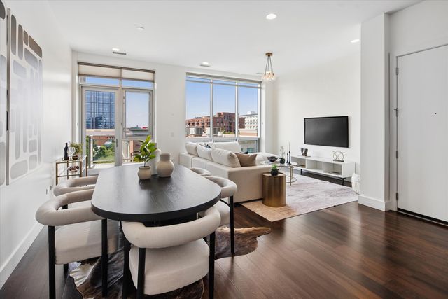 1124 W Adams Street 5E, Chicago, IL 60607
