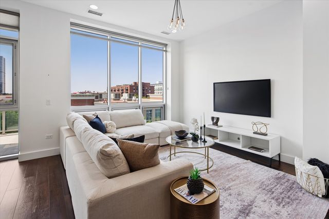 1124 W Adams Street 5E, Chicago, IL 60607
