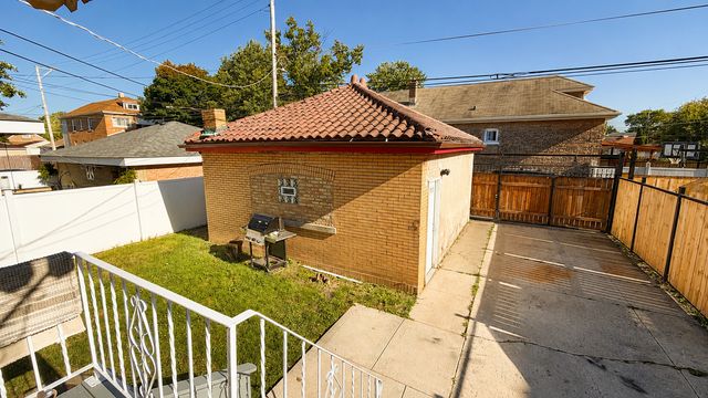 3005 W 55th Street, Chicago, IL 60632