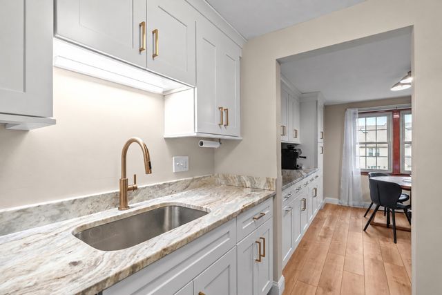 214 Morgan Dr 214, Haverhill, MA 01832