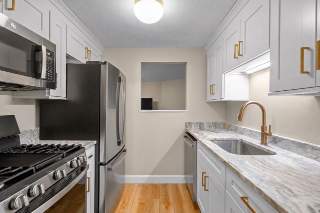 214 Morgan Dr 214, Haverhill, MA 01832