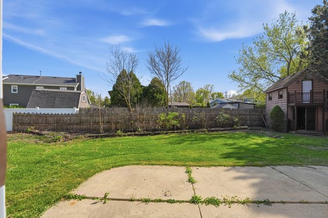 1133 Tewes Lane, Beach Park, IL 60099