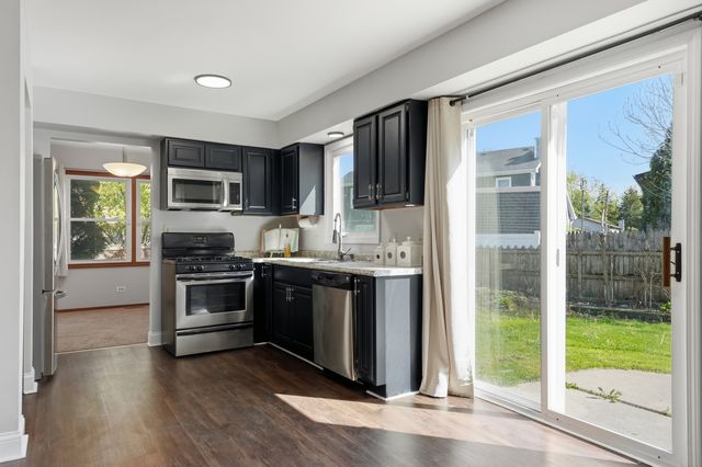 1133 Tewes Lane, Beach Park, IL 60099