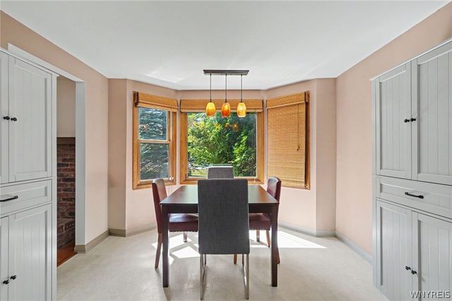 28 Robin Road, Amherst, NY 14228