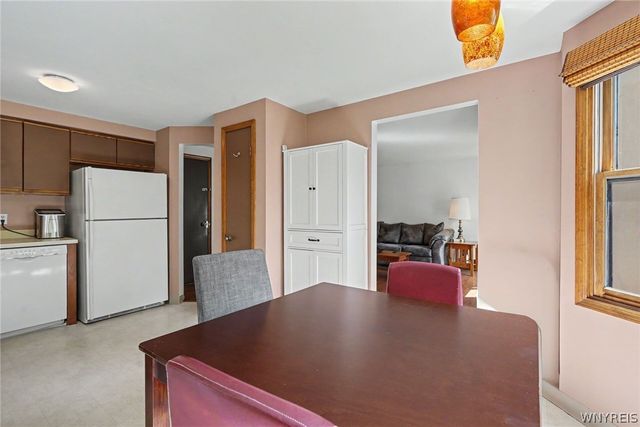 28 Robin Road, Amherst, NY 14228