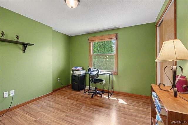28 Robin Road, Amherst, NY 14228