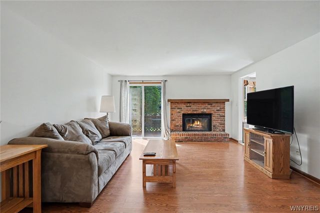 28 Robin Road, Amherst, NY 14228