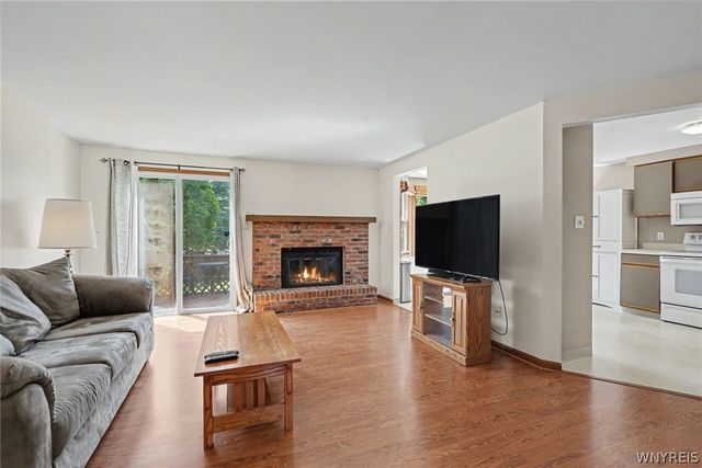 28 Robin Road, Amherst, NY 14228