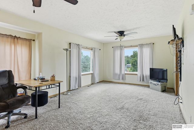 5855 S 50th Avenue, Omaha, NE 68117