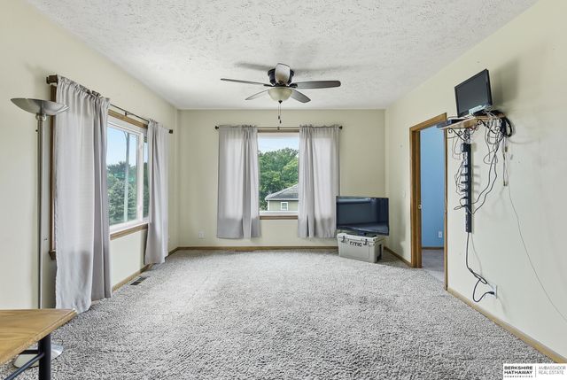 5855 S 50th Avenue, Omaha, NE 68117