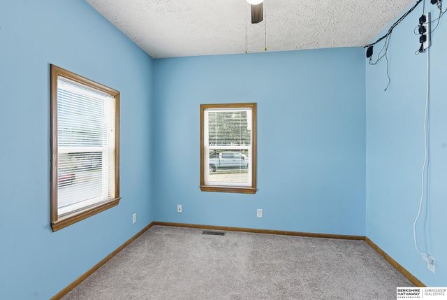 5855 S 50th Avenue, Omaha, NE 68117