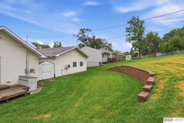 5855 S 50th Avenue, Omaha, NE 68117