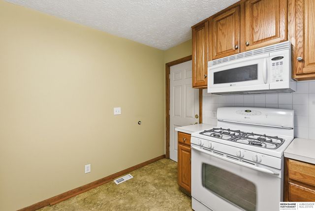 5855 S 50th Avenue, Omaha, NE 68117