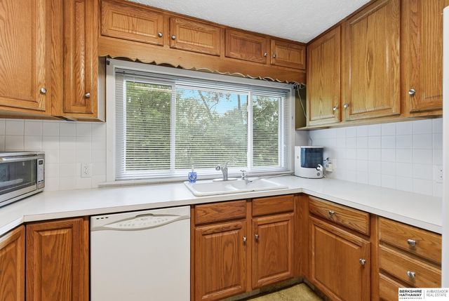 5855 S 50th Avenue, Omaha, NE 68117