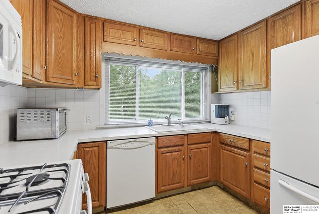 5855 S 50th Avenue, Omaha, NE 68117