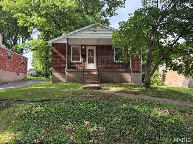 9113 Palmer Avenue, Overland, MO 63114