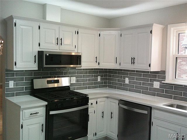 9113 Palmer Avenue, Overland, MO 63114