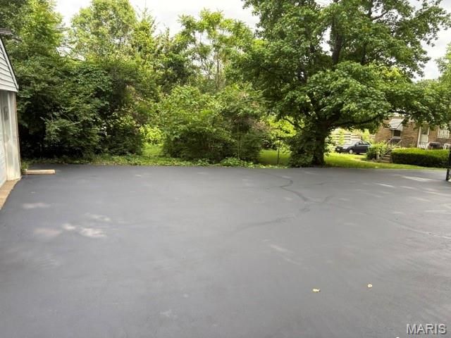 9113 Palmer Avenue, Overland, MO 63114