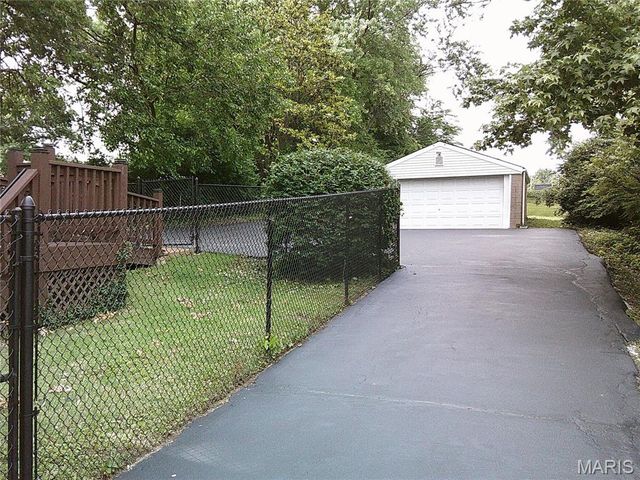 9113 Palmer Avenue, Overland, MO 63114