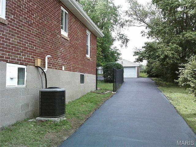 9113 Palmer Avenue, Overland, MO 63114