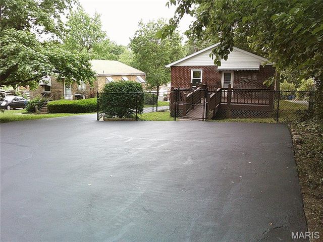 9113 Palmer Avenue, Overland, MO 63114