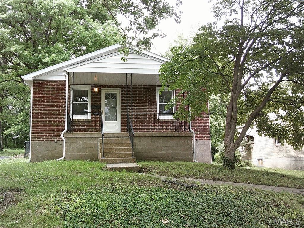 9113 Palmer Avenue, Overland, MO 63114