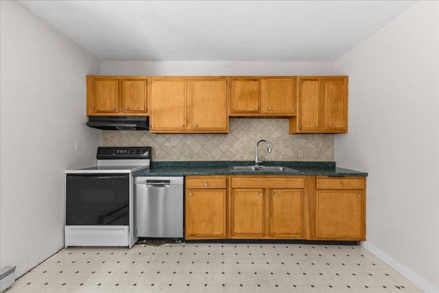78 Sandhill Rd Apt 6, Essex, VT 05452