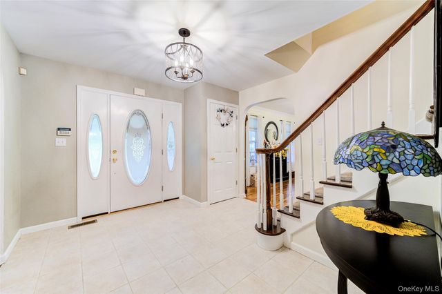 18 Windmill Court, Monroe, NY 10950