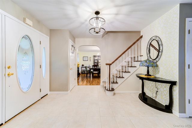 18 Windmill Court, Monroe, NY 10950