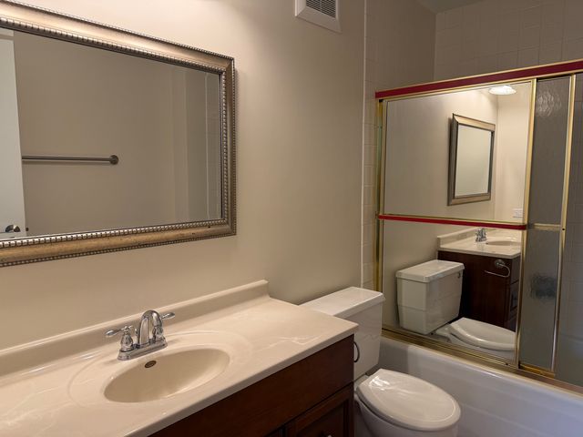 1415 E Central Road 318C, Arlington Heights, IL 60005