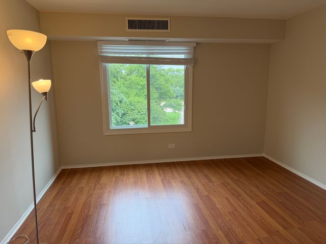 1415 E Central Road 318C, Arlington Heights, IL 60005