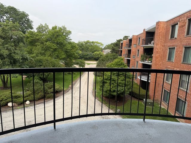 1415 E Central Road 318C, Arlington Heights, IL 60005