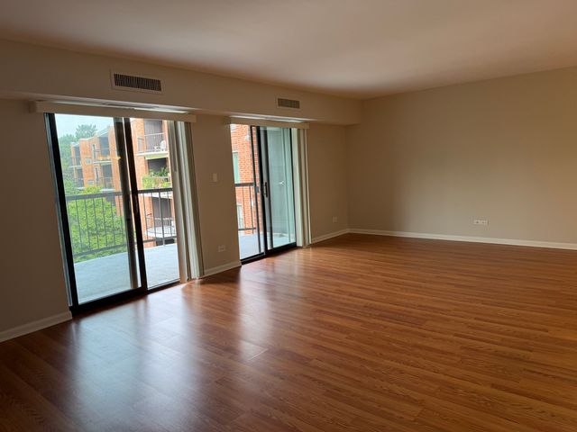 1415 E Central Road 318C, Arlington Heights, IL 60005