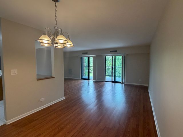 1415 E Central Road 318C, Arlington Heights, IL 60005