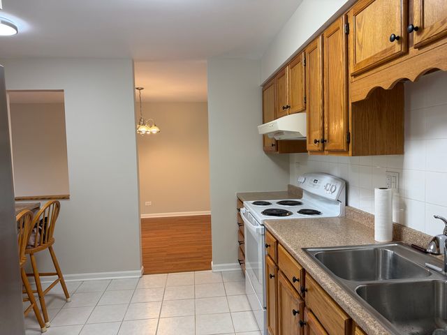 1415 E Central Road 318C, Arlington Heights, IL 60005