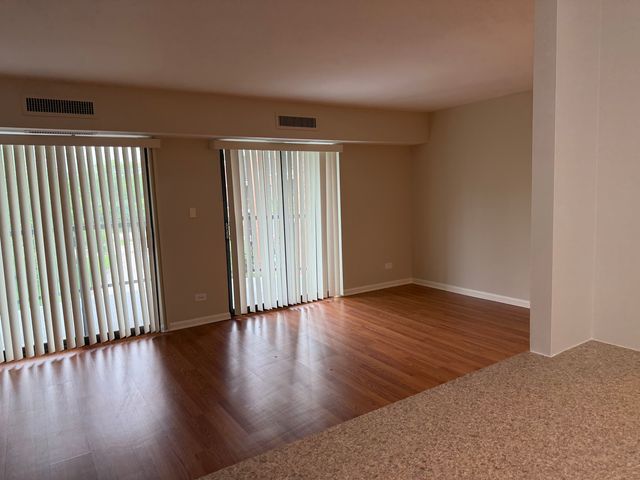 1415 E Central Road 318C, Arlington Heights, IL 60005