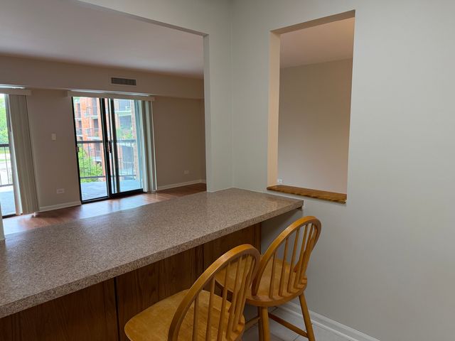 1415 E Central Road 318C, Arlington Heights, IL 60005