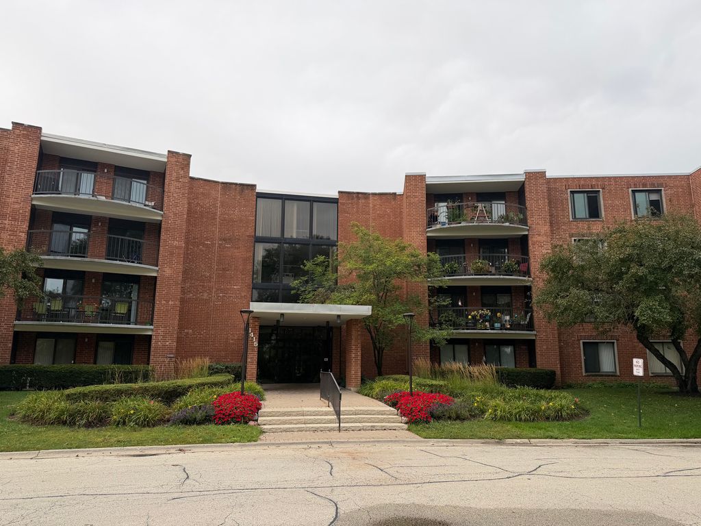 1415 E Central Road 318C, Arlington Heights, IL 60005