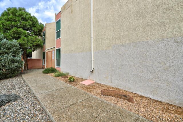 1821 Dartmouth Drive NE 104, Albuquerque, NM 87106