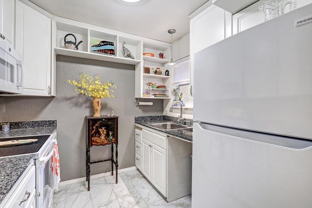 1821 Dartmouth Drive NE 104, Albuquerque, NM 87106