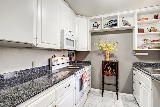 1821 Dartmouth Drive NE 104, Albuquerque, NM 87106