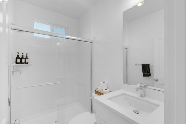 3098 Mulholland Dr, Lathrop, CA 95330