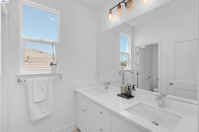 3098 Mulholland Dr, Lathrop, CA 95330